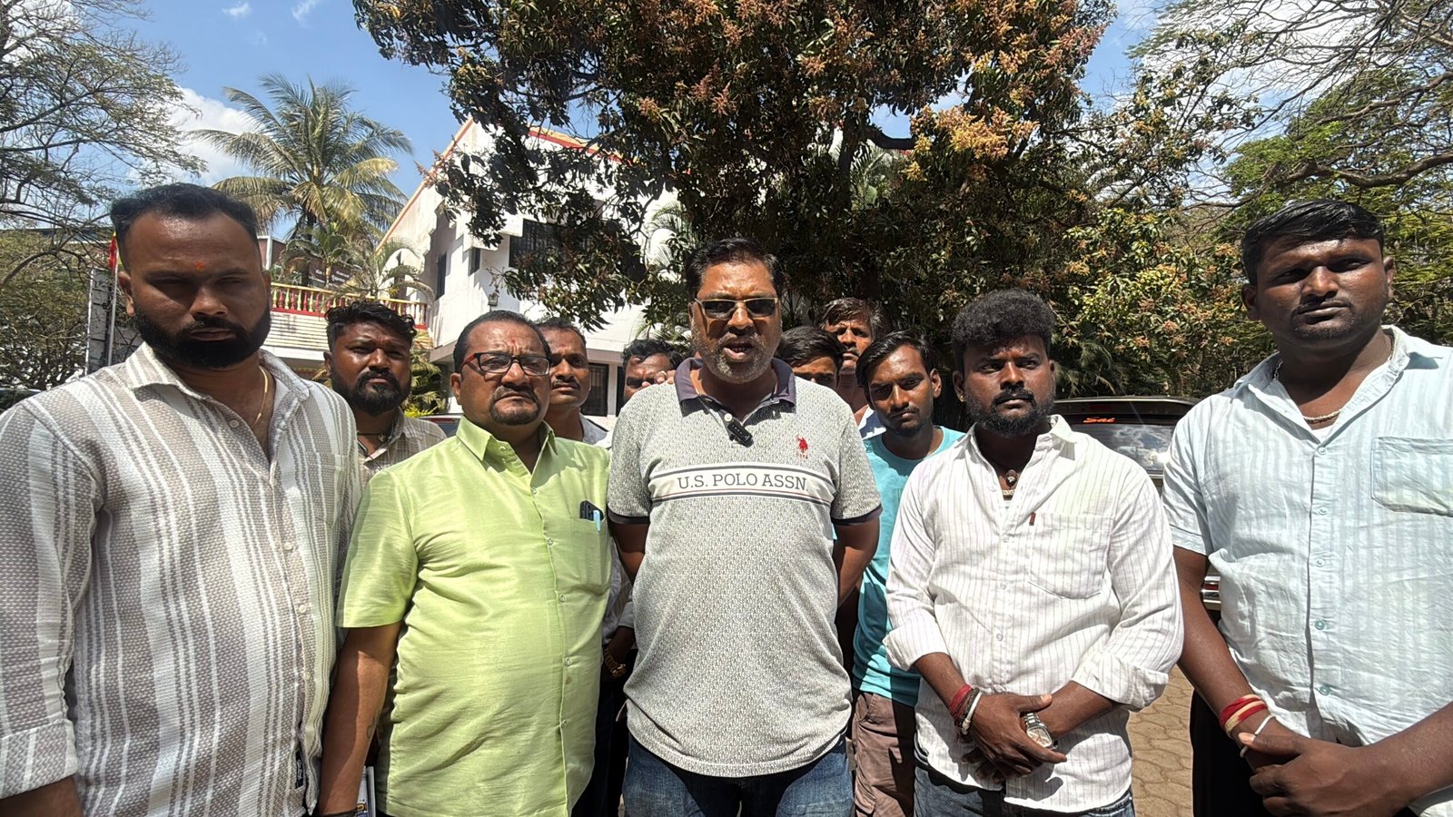 दोषी पोलीस अधिकाऱ्यांना तात्काळ निलंबित करून चालकाला न्याय ददेण्याची मागणी