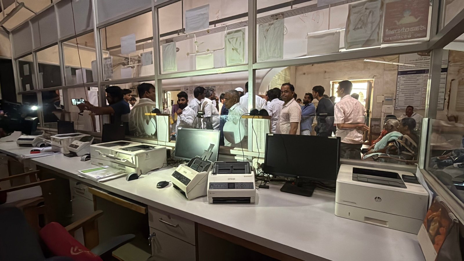 वीजबिल थकीत राहिल्यामुळे हेस्कॉमने कठोर पाऊल या सरकारी कार्यालयातील वीजच कापली