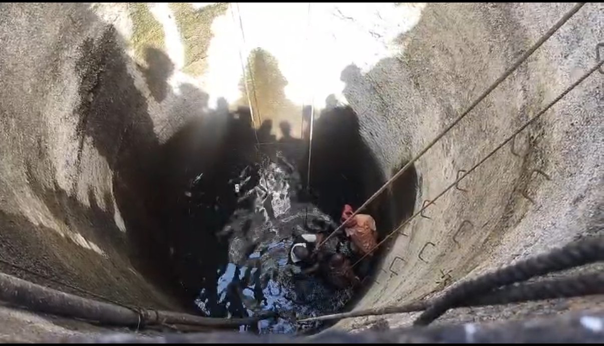 आईच्या निधनानंतर नैराश्यातून टोकाचे पाऊल-विहिरीत घेतली उडी