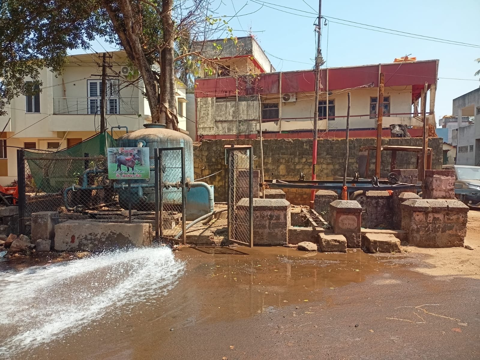 रयत गल्लीतील विहिरीत ड्रेनेज मिश्रित पाणी – जनतेच्या आरोग्यावर गंभीर धोका