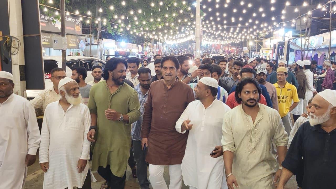 इफ्तार निमित्त आमदार आसिफ (राजू) सेठ यांची दरबार  गल्ली व वीरभद्र नगर येथे भेट