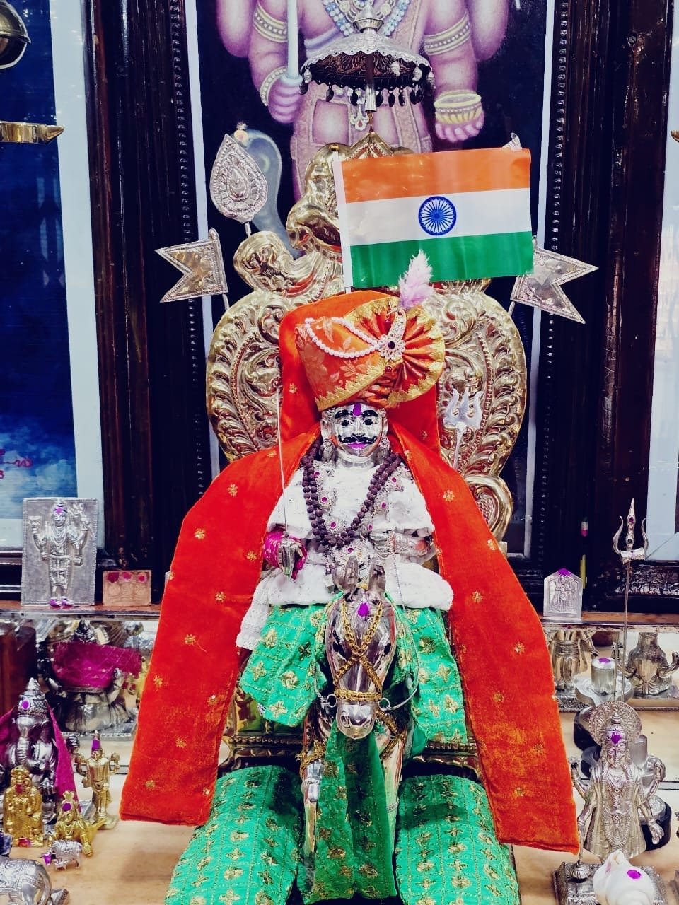 स्वातंत्र्यदिनानिमित्त ज्योतिलिंग देवस्थानात तिरंग्याचा साज