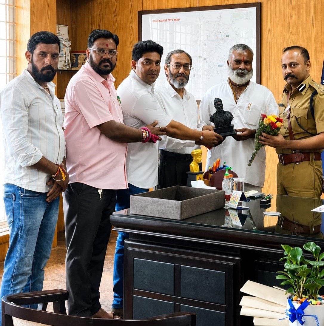 बेळगावचे नवीन पोलीस आयुक्त प्रकाश निकम यांचे मध्यवर्ती गणेशोत्सव महामंडळाकडून शिवप्रतिमा देऊन स्वागत
